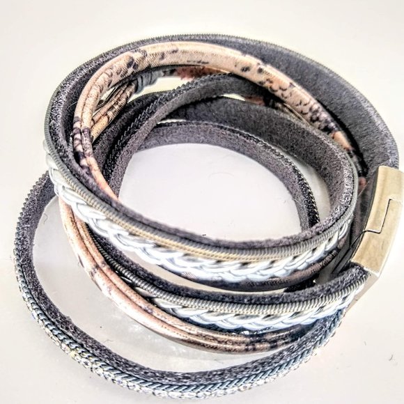 Gray multi row magnetic bracelet with magnetic clasp - Picture 3 of 4